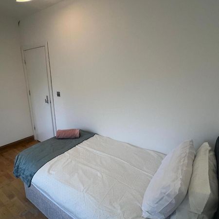 Good Priced Single Rooms In Northolt Екстер'єр фото