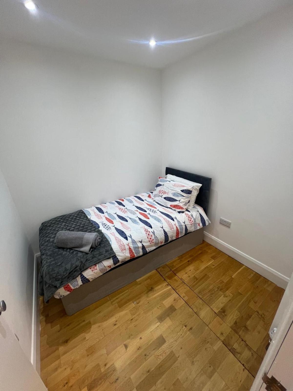 Good Priced Single Rooms In Northolt Екстер'єр фото