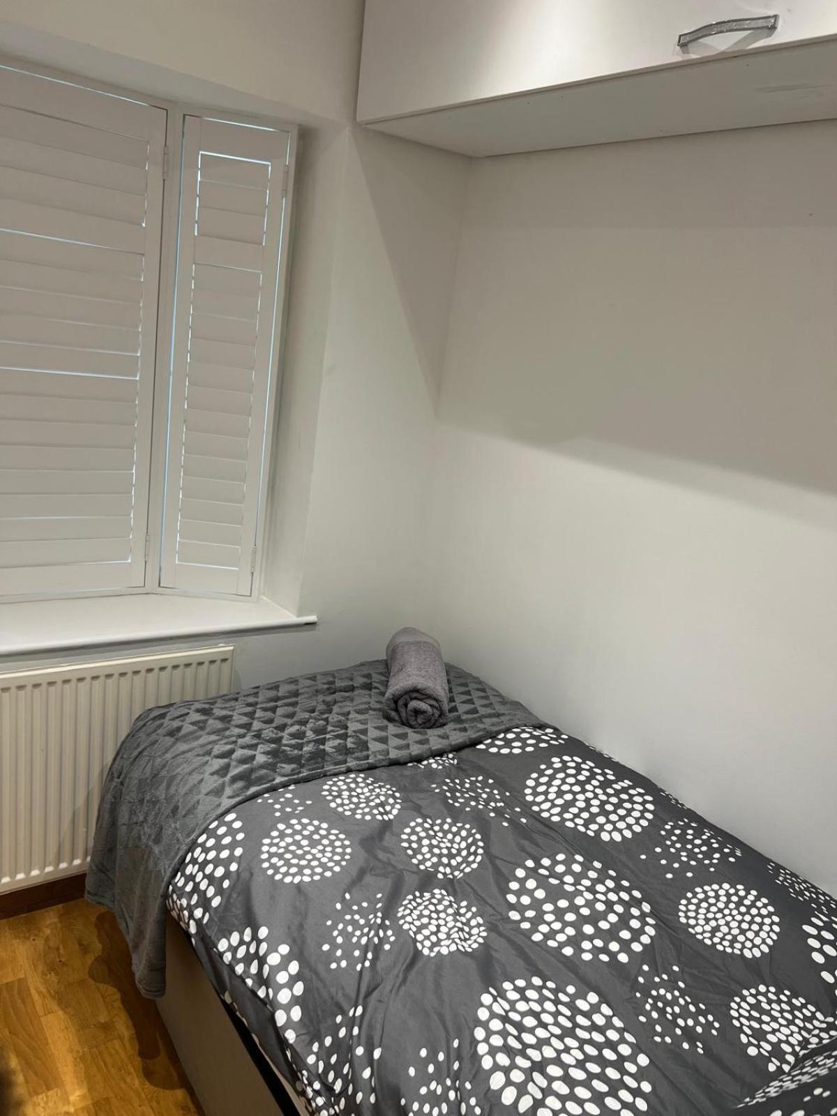 Good Priced Single Rooms In Northolt Екстер'єр фото