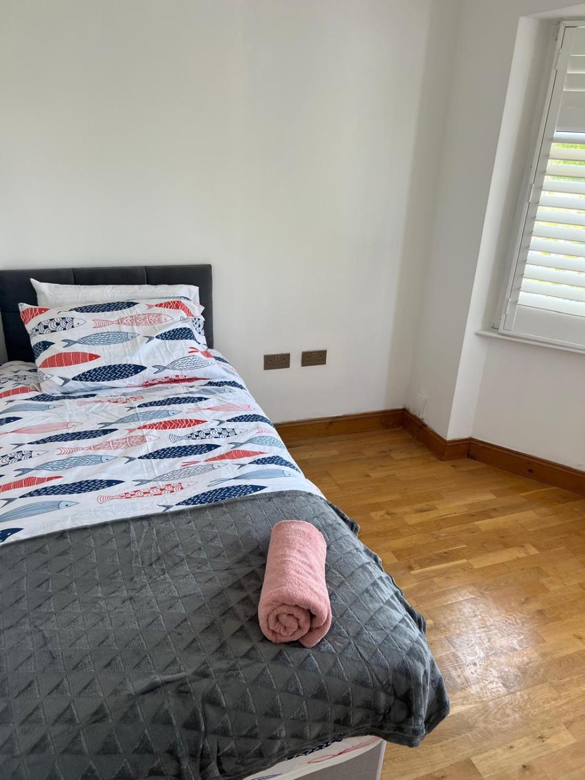 Good Priced Single Rooms In Northolt Екстер'єр фото