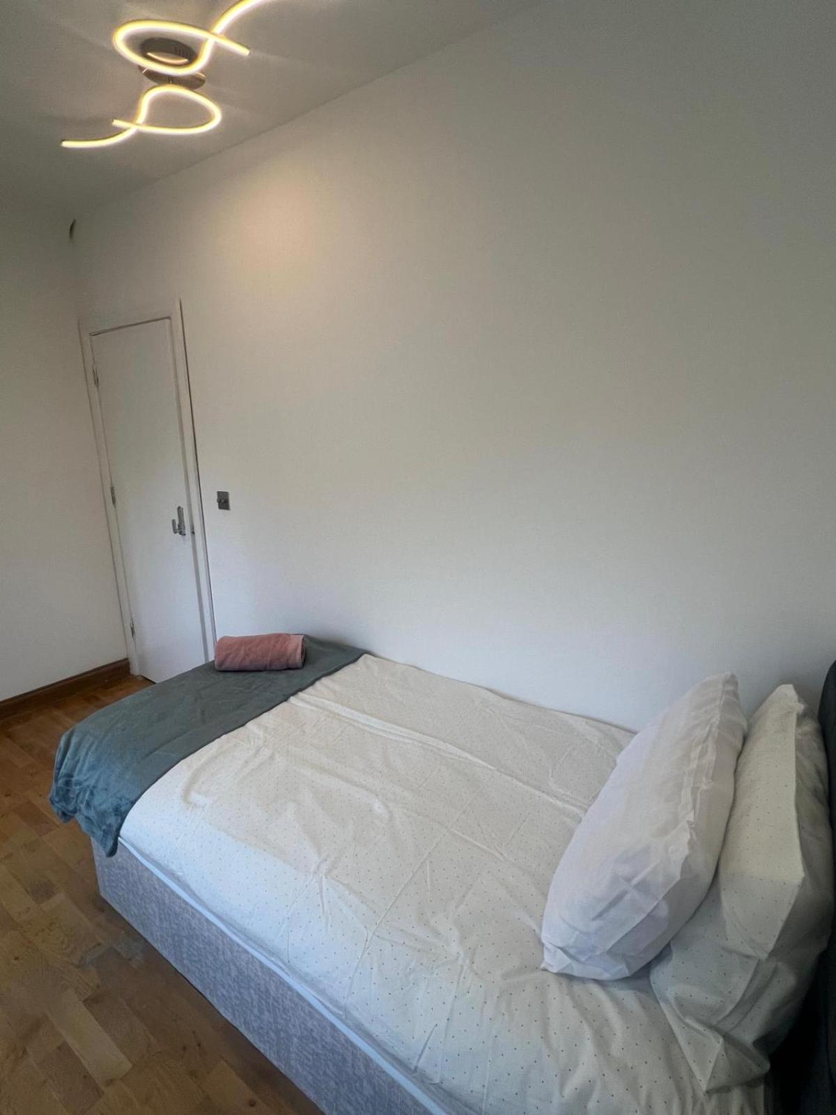 Good Priced Single Rooms In Northolt Екстер'єр фото